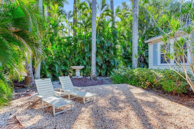 $925,000 | 1960 Lincoln Drive, Sarasota, FL 34236