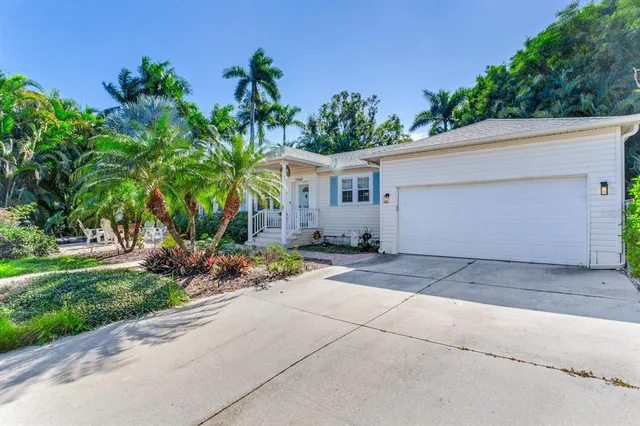 $925,000 | 1960 Lincoln Drive, Sarasota, FL 34236
