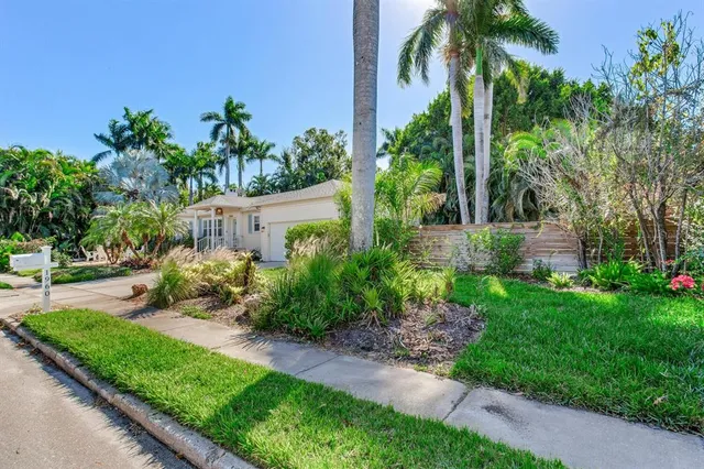 $925,000 | 1960 Lincoln Drive, Sarasota, FL 34236
