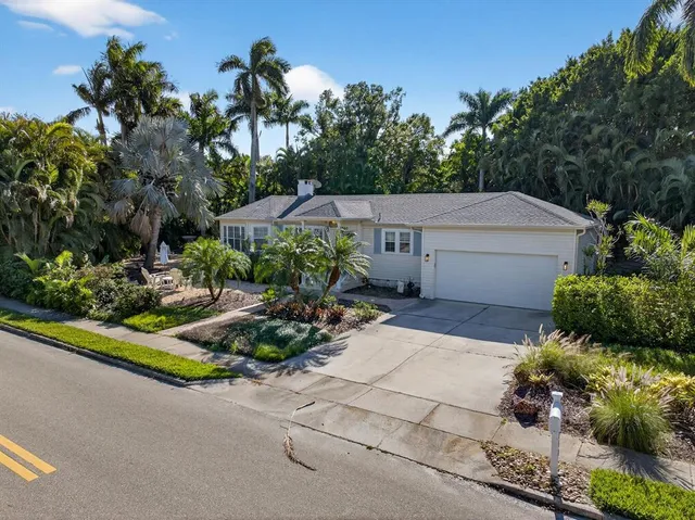 $925,000 | 1960 Lincoln Drive, Sarasota, FL 34236