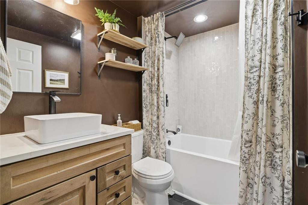 5106 Hardt Road Gibsonia, PA 15044 - Photo 24 of 48 Main Bathroom