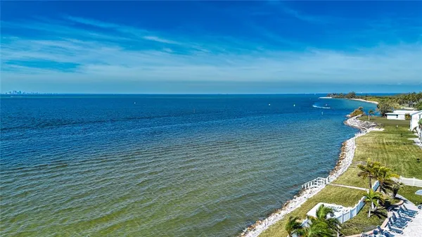 $295,000 | 802 Bahia Del Sol Drive, Unit 6, Ruskin, FL 33570