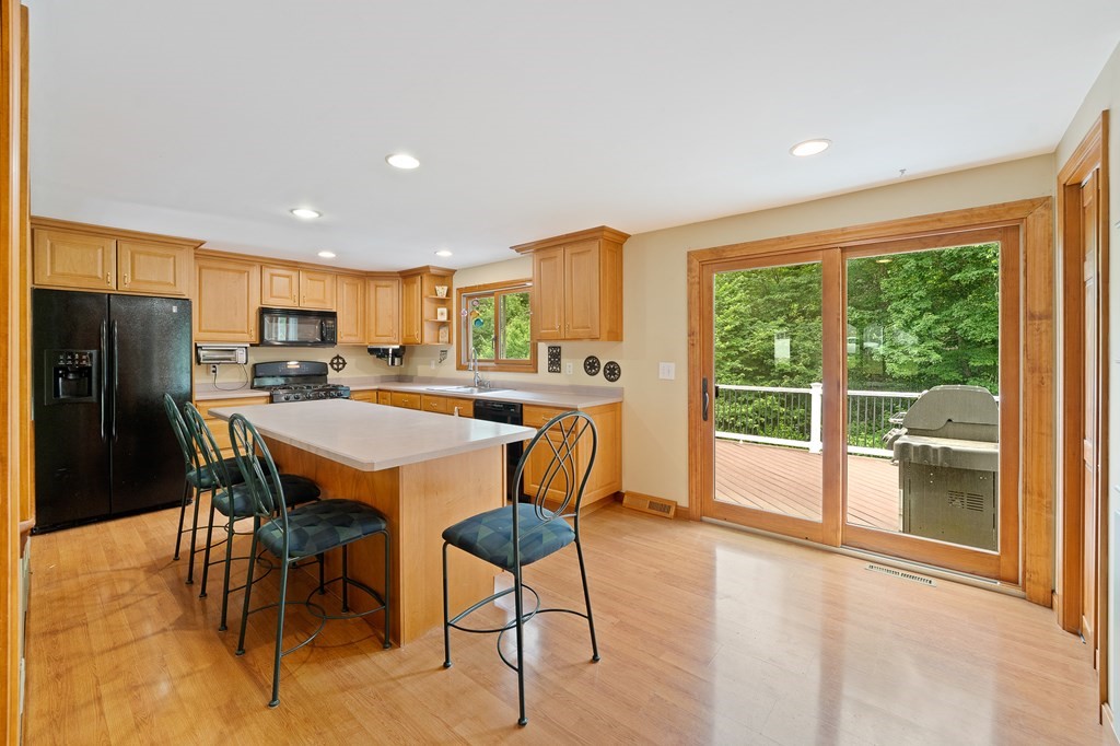 138 Simpson Road Marlborough, MA 01752 - Photo 8 of 41 Gallery Image 8