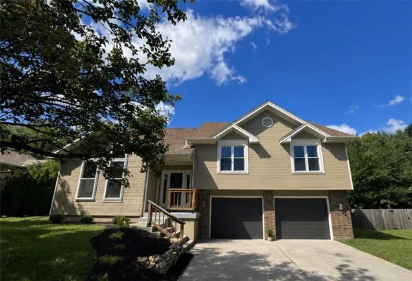 $350,000 | 1502 Hardwick Drive, Liberty, MO 64068