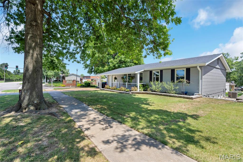 322 New Ballwin Road Ballwin, MO 63021 - Photo 2 of 41 Gallery Image 2