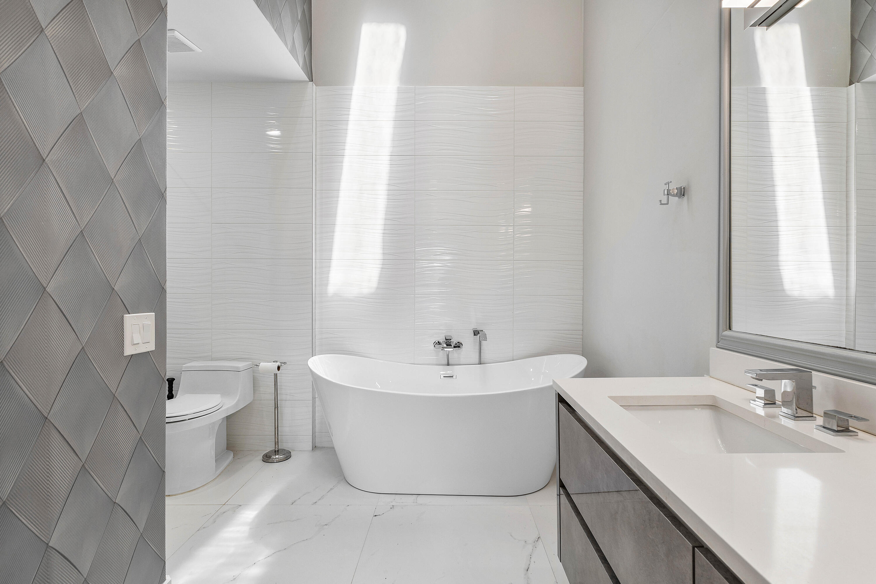 17652 Ashbourne Lane, Unit B Boca Raton, FL 33496 - Photo 25 of 45 Primary Bathroom