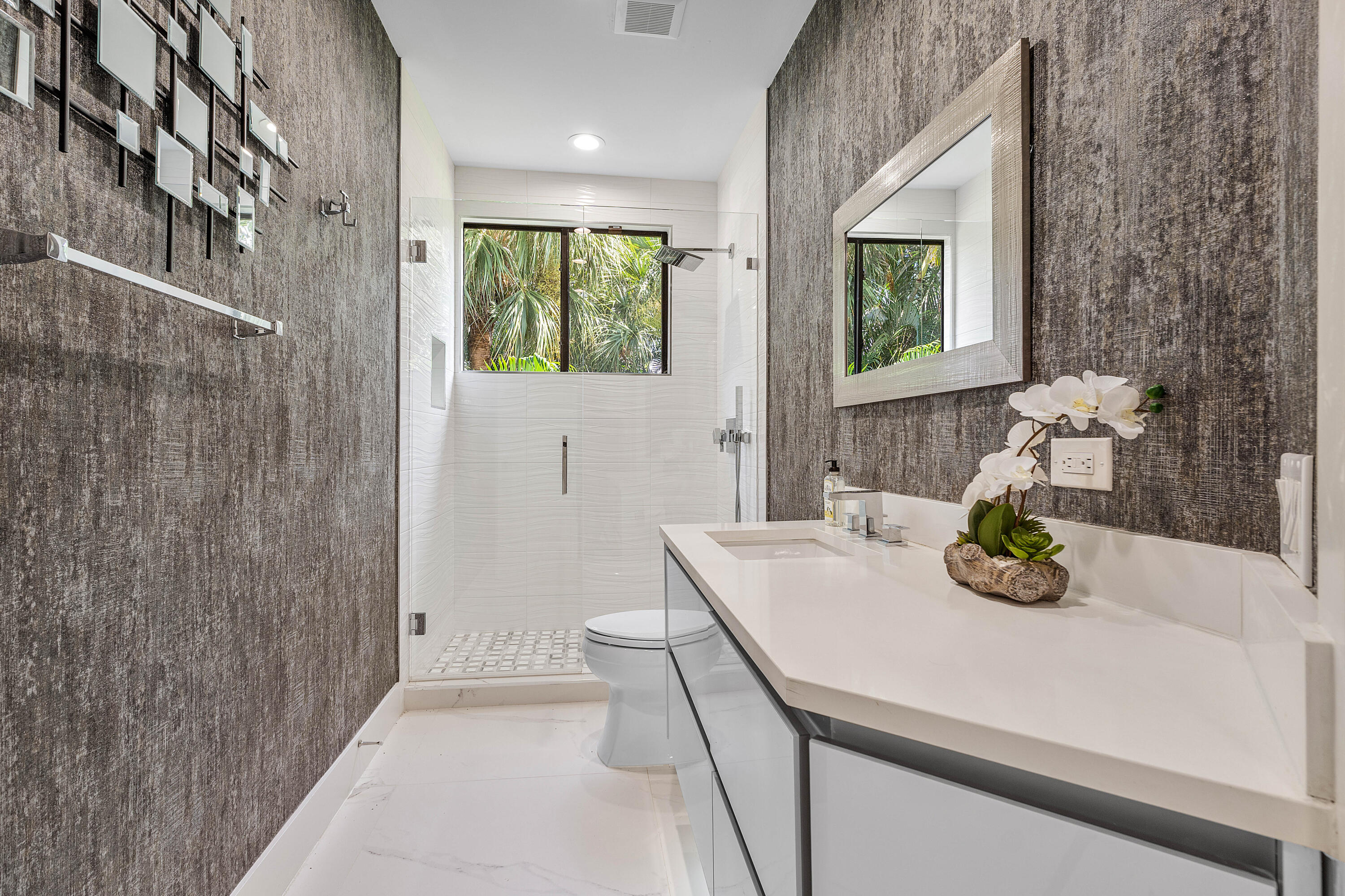 17652 Ashbourne Lane, Unit B Boca Raton, FL 33496 - Photo 29 of 45 Second Bathroom