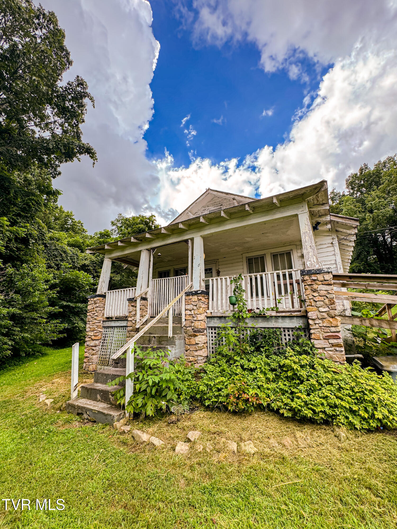 119 Loveless Road Elizabethton, TN 37643 - Photo 1 of 35 Front View