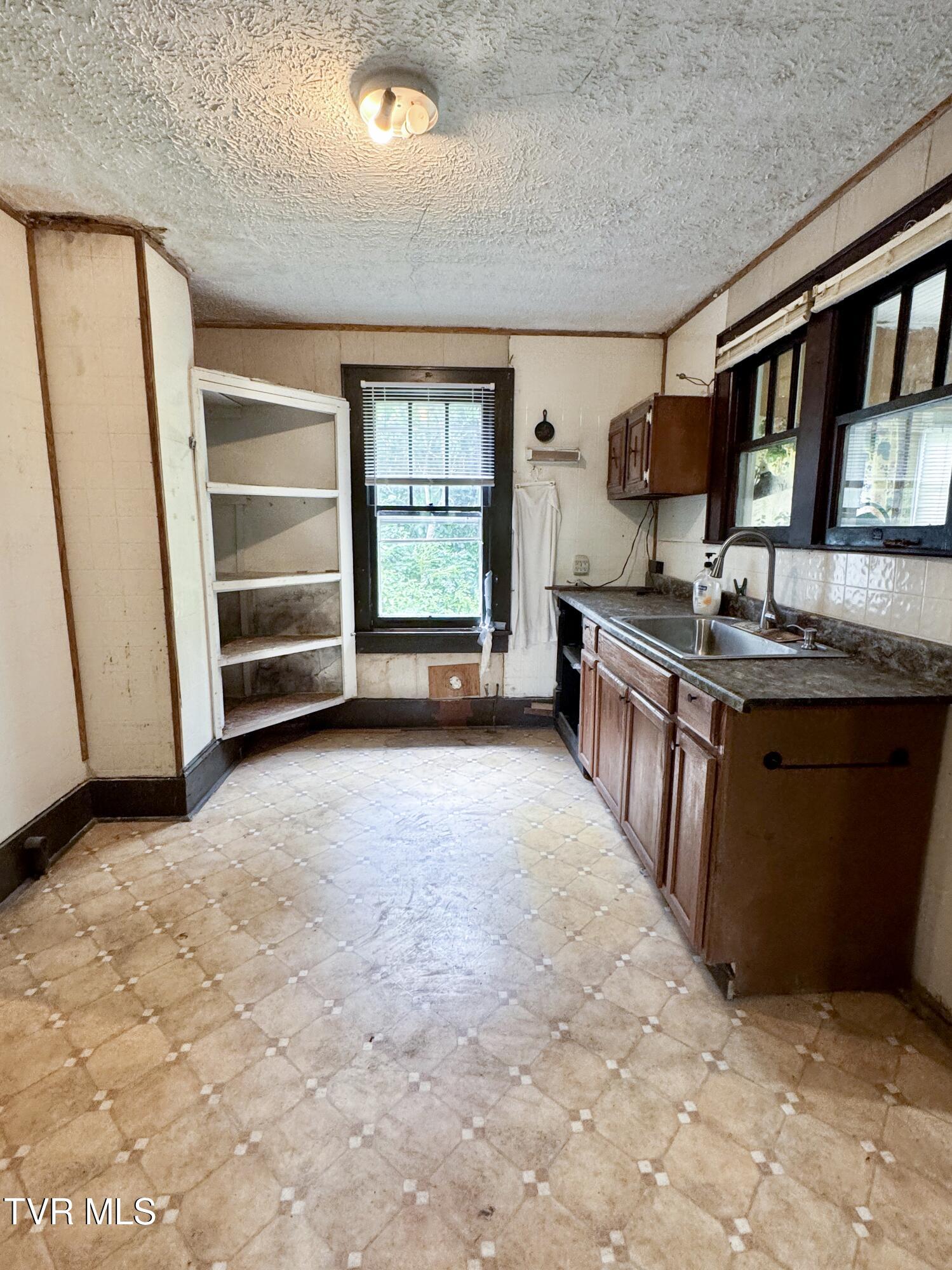119 Loveless Road Elizabethton, TN 37643 - Photo 20 of 35 Kitchen