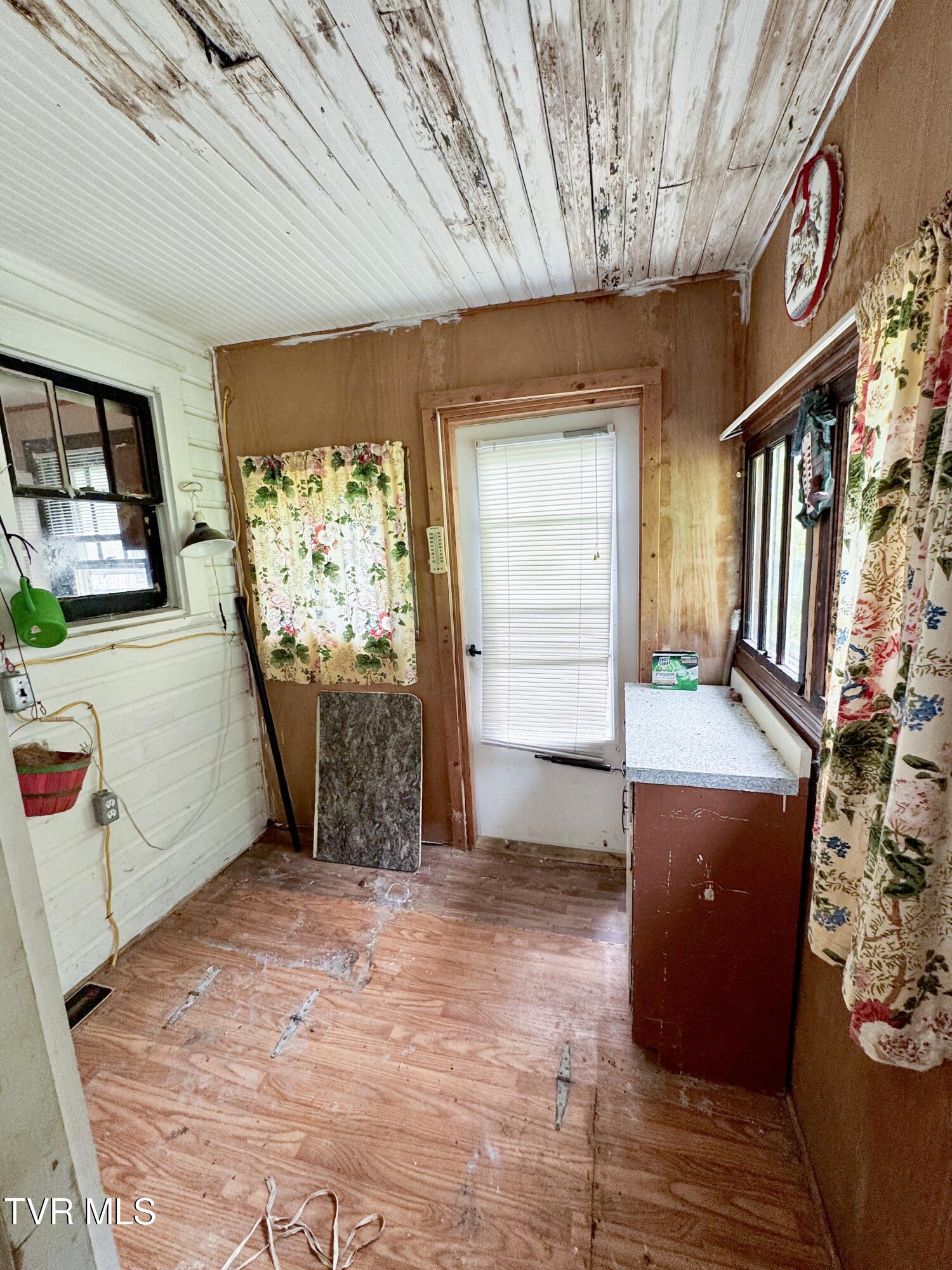 119 Loveless Road Elizabethton, TN 37643 - Photo 26 of 35 Mud Room