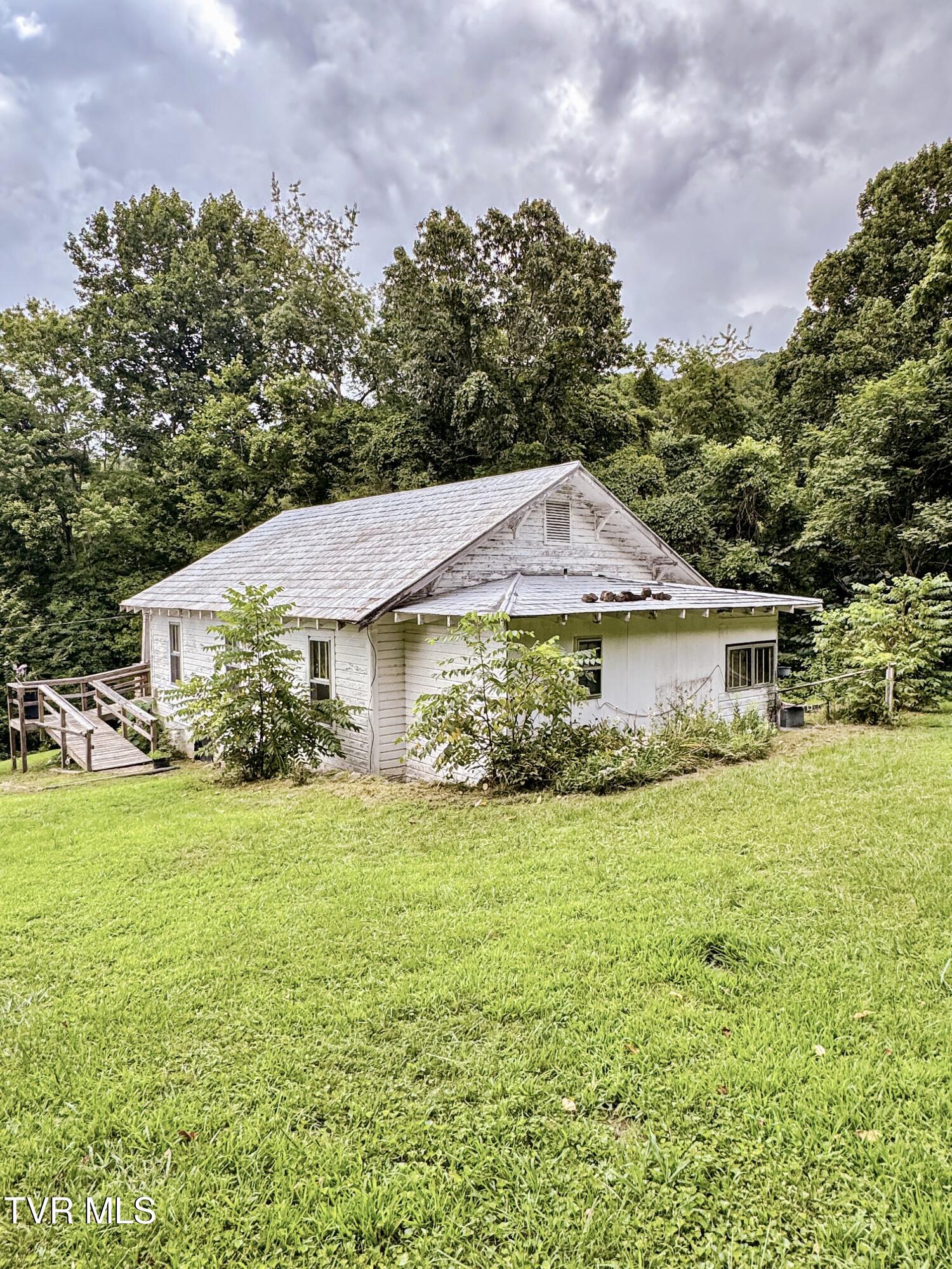 119 Loveless Road Elizabethton, TN 37643 - Photo 3 of 35 Back View