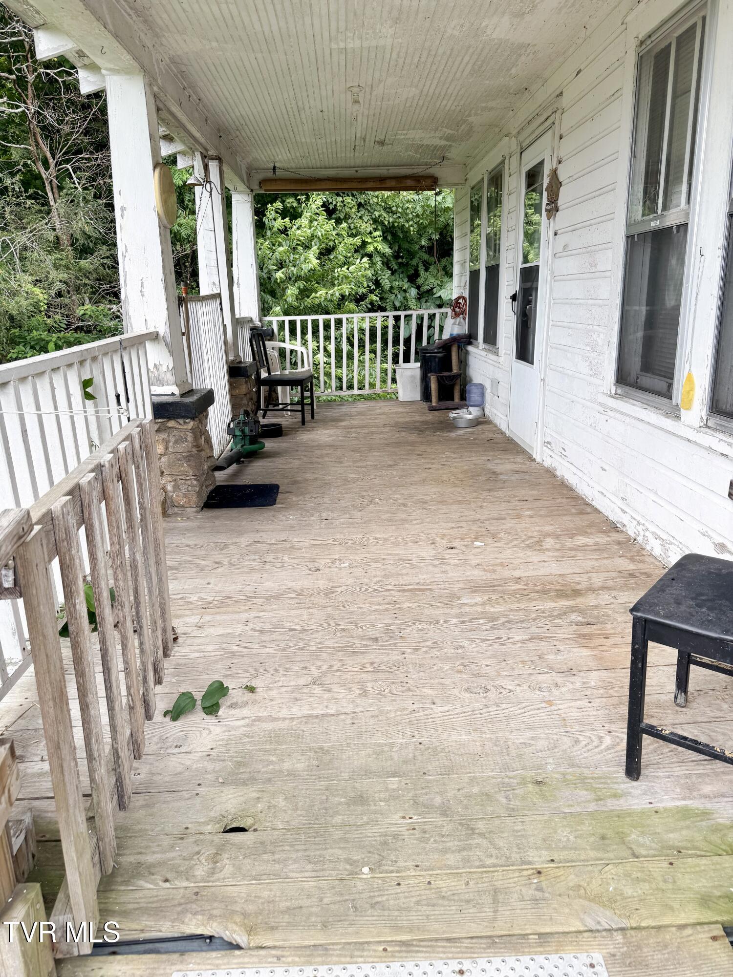 119 Loveless Road Elizabethton, TN 37643 - Photo 8 of 35 Front Porch