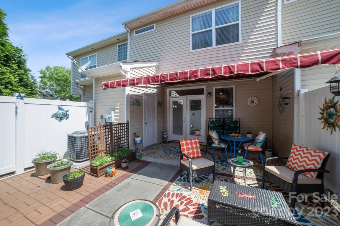 9526 Inglenook Lane Huntersville, NC 28078 - Photo 19 of 20 a view of a patio with table and chairs and potted plants