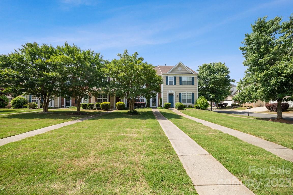 9526 Inglenook Lane Huntersville, NC 28078 - Photo 2 of 20 a front view of a house with a yard