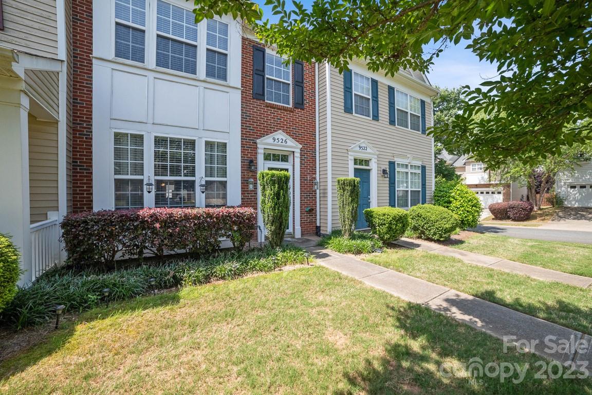 9526 Inglenook Lane Huntersville, NC 28078 - Photo 3 of 20 a front view of a house with garden