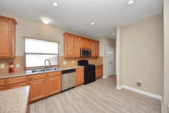 $2,800 | 2902 Laurel Brook Lane, Pearland, TX 77584