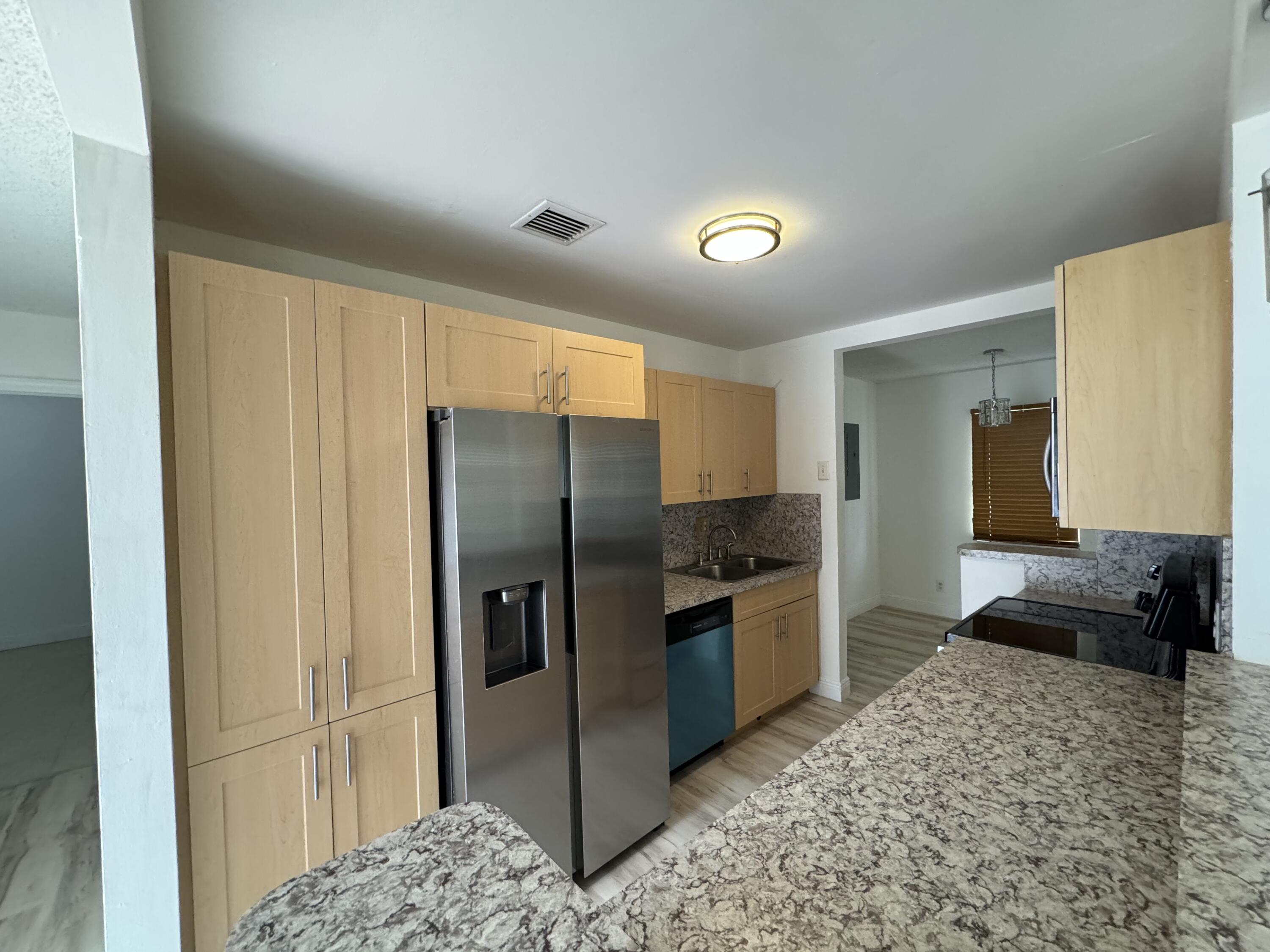 10317 Pippin Lane Royal Palm Beach, FL 33411 - Photo 4 of 6 10317 Kitchen