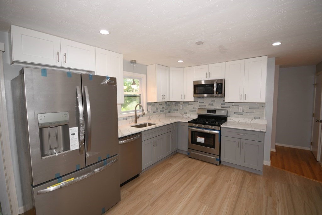 38 Christopher Road, Unit 38 Randolph, MA 02368 - Photo 4 of 29 Gallery Image 4