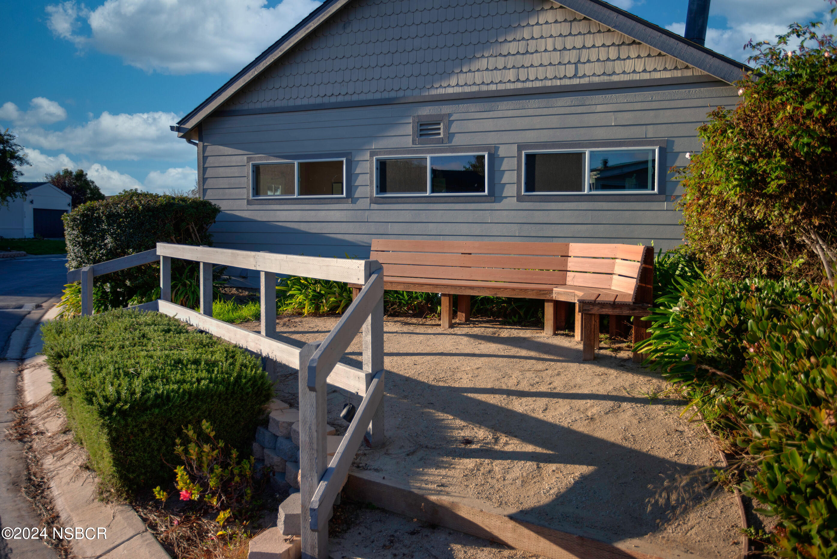 1317 V Street, Unit 1 Lompoc, CA 93436 - Photo 32 of 41 Sitting area