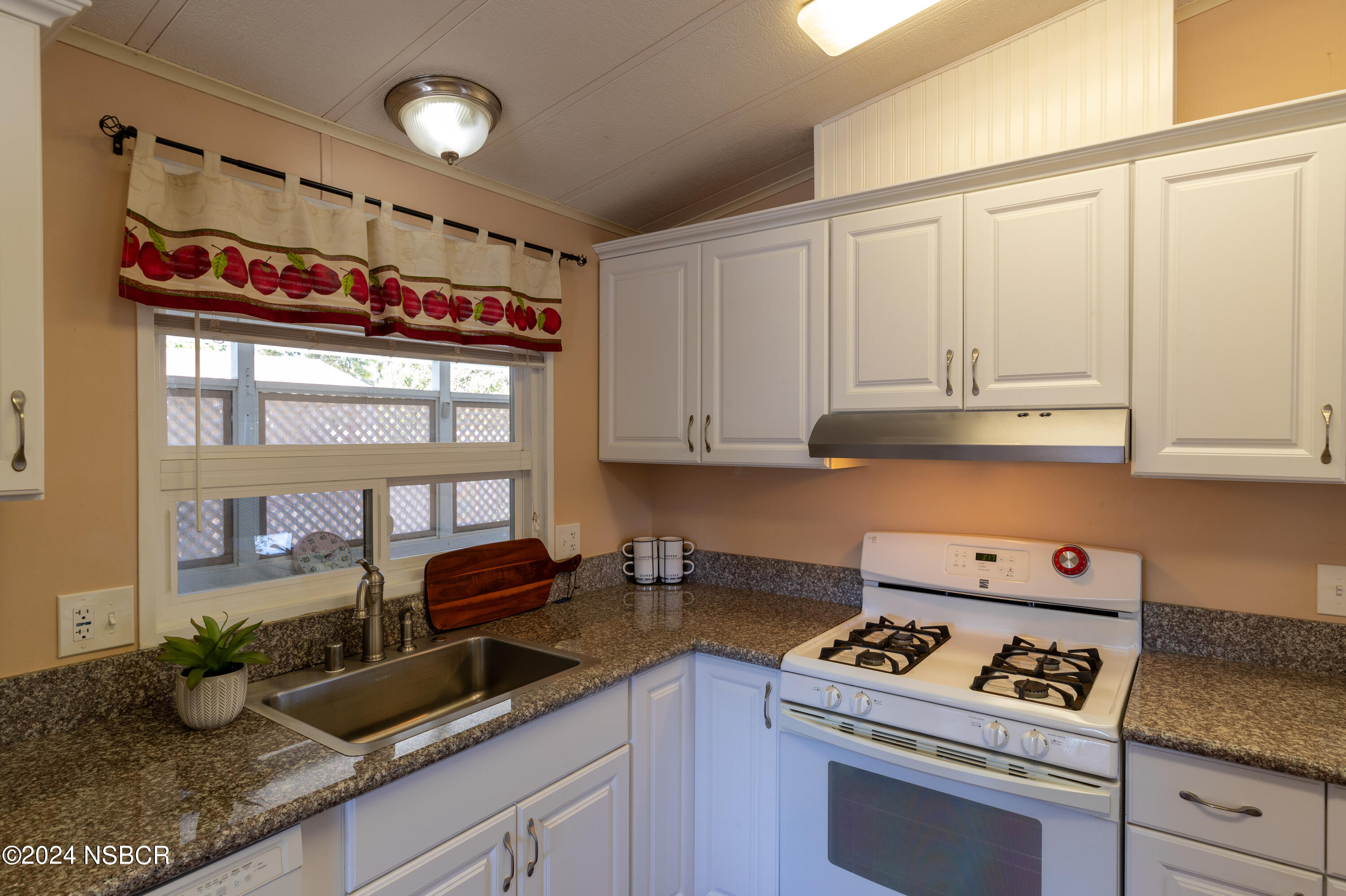 1317 V Street, Unit 1 Lompoc, CA 93436 - Photo 10 of 41 Kitchen