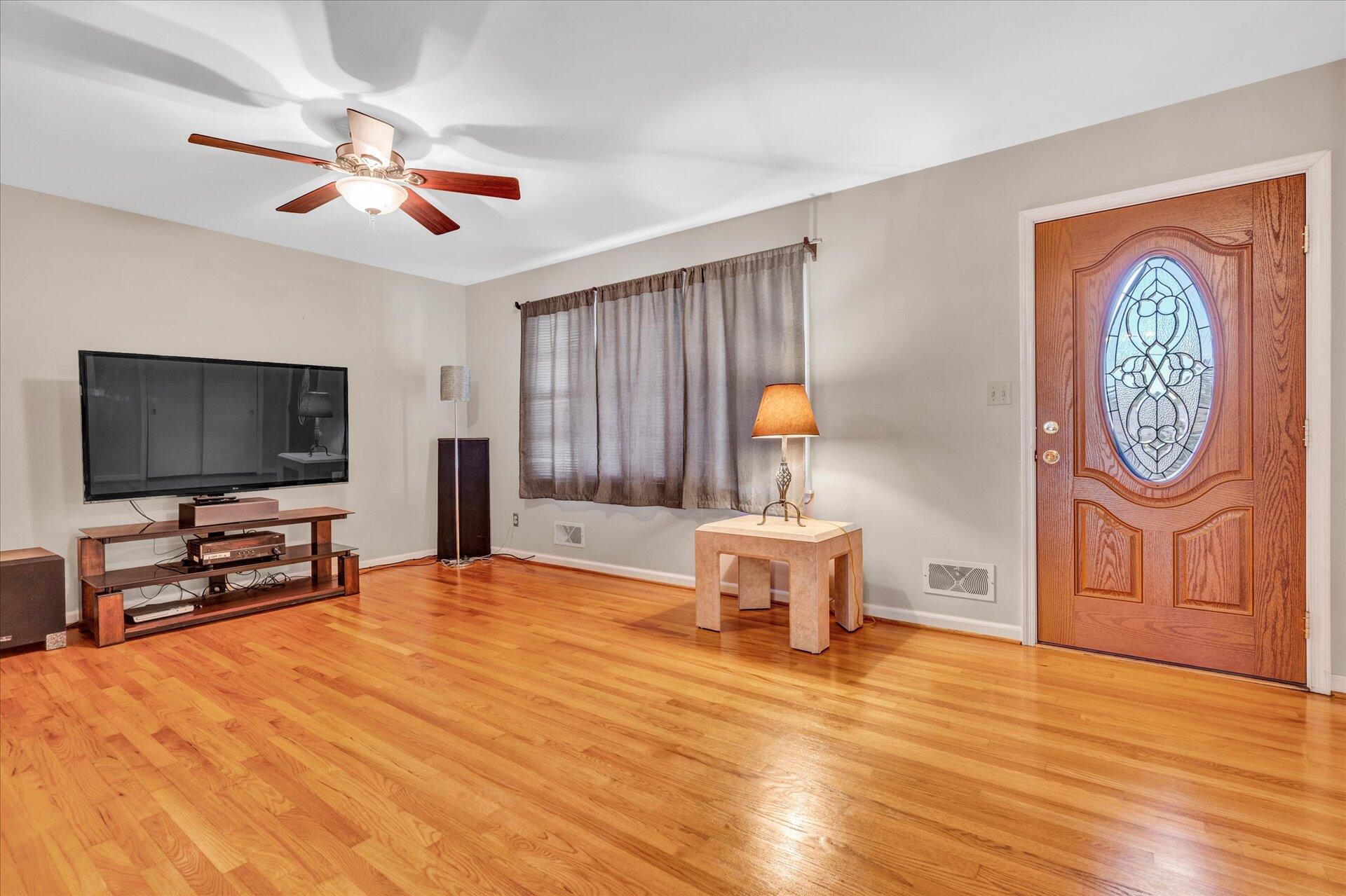 636 Timberidge Road Vinton, VA 24179 - Photo 4 of 24 04-DSC2060