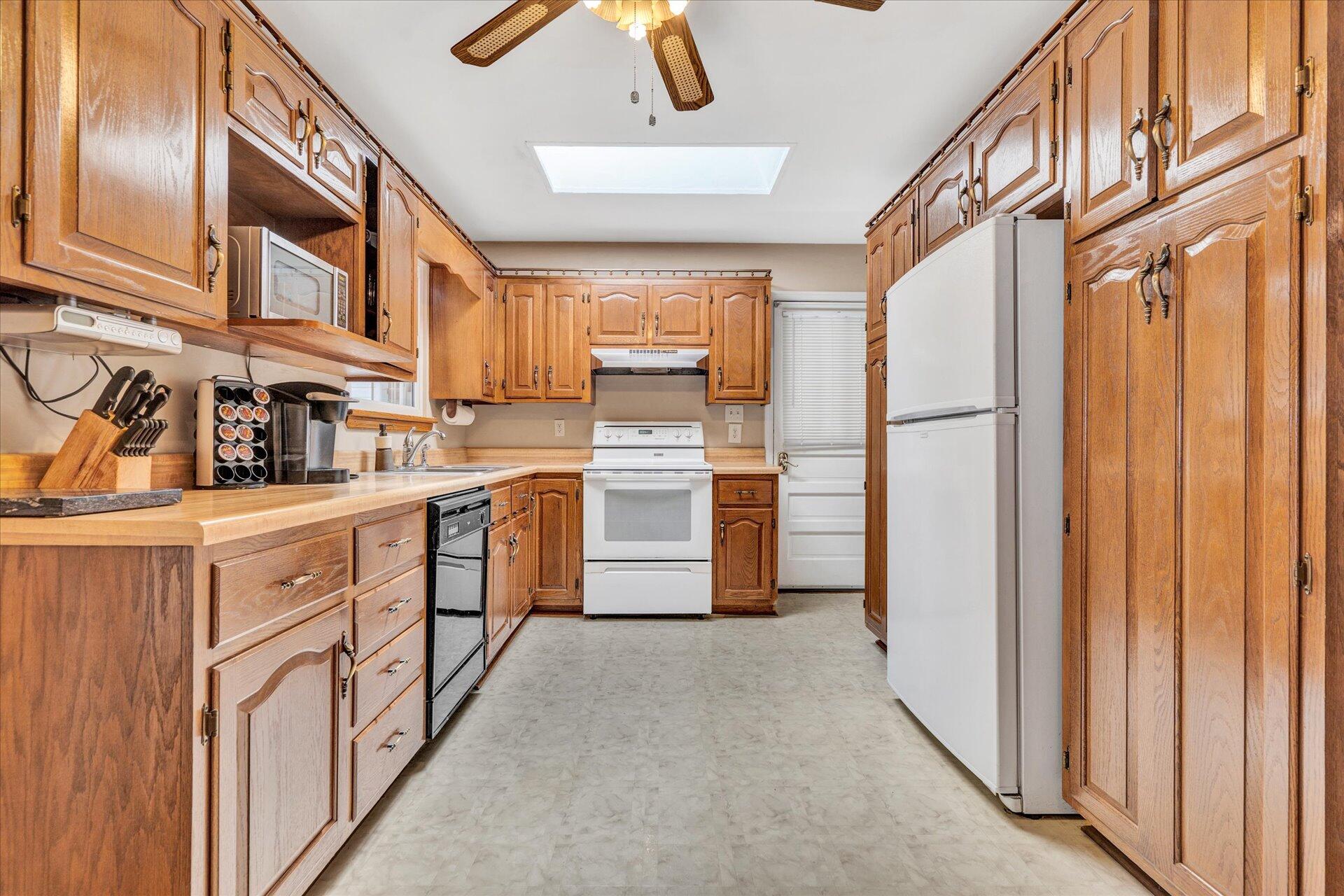 636 Timberidge Road Vinton, VA 24179 - Photo 8 of 24 08-DSC2072