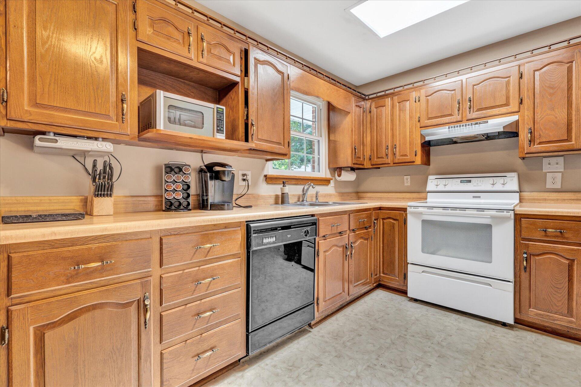 636 Timberidge Road Vinton, VA 24179 - Photo 9 of 24 09-DSC2075