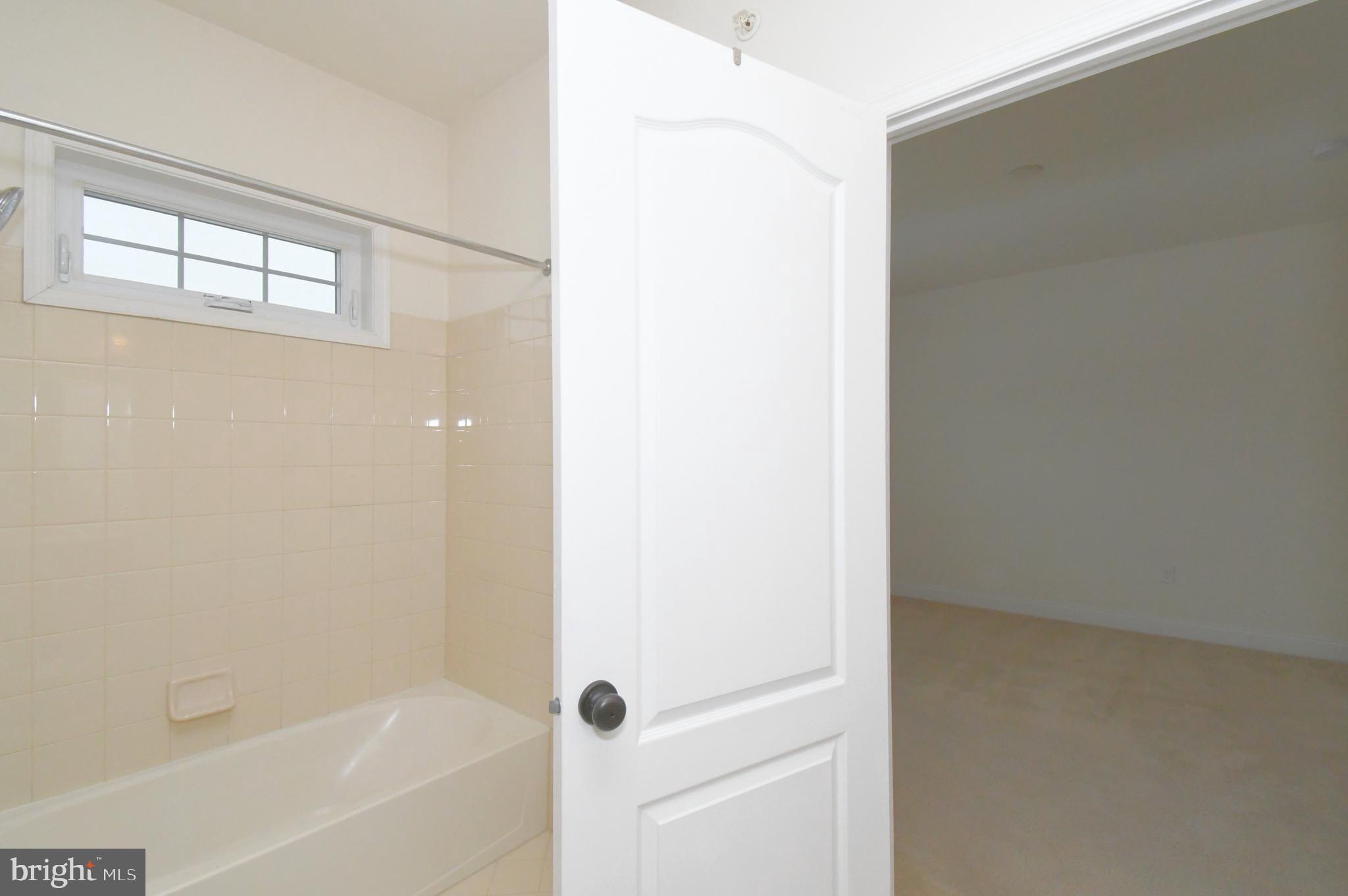 2804 Hoffs Way Warrington, PA 18976 - Photo 44 of 63 Jack and Jill bath