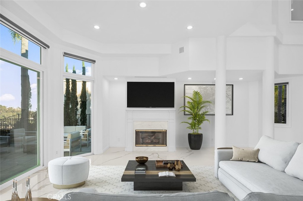 24929 Palmilla Drive Calabasas, CA 91302 - Photo 8 of 45