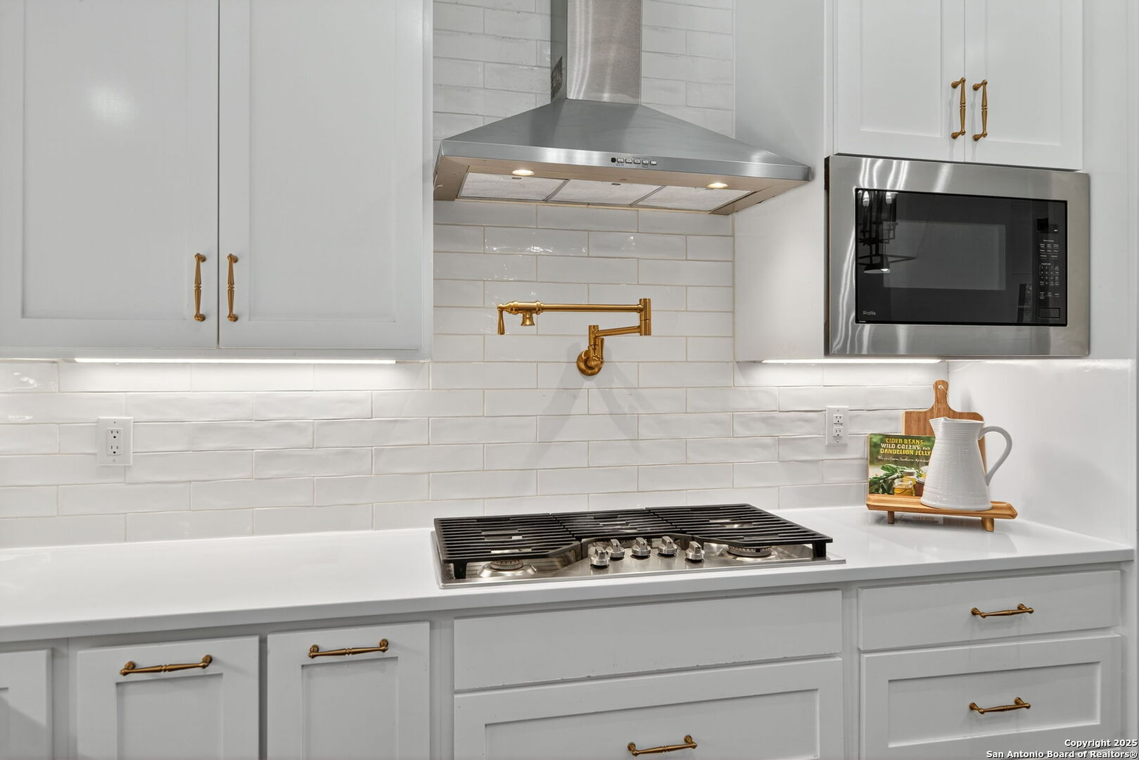 1115 Meadow Stone Court Spring Branch, TX 78070 - Photo 12 of 42 a stove top oven sitting inside of a kitchen