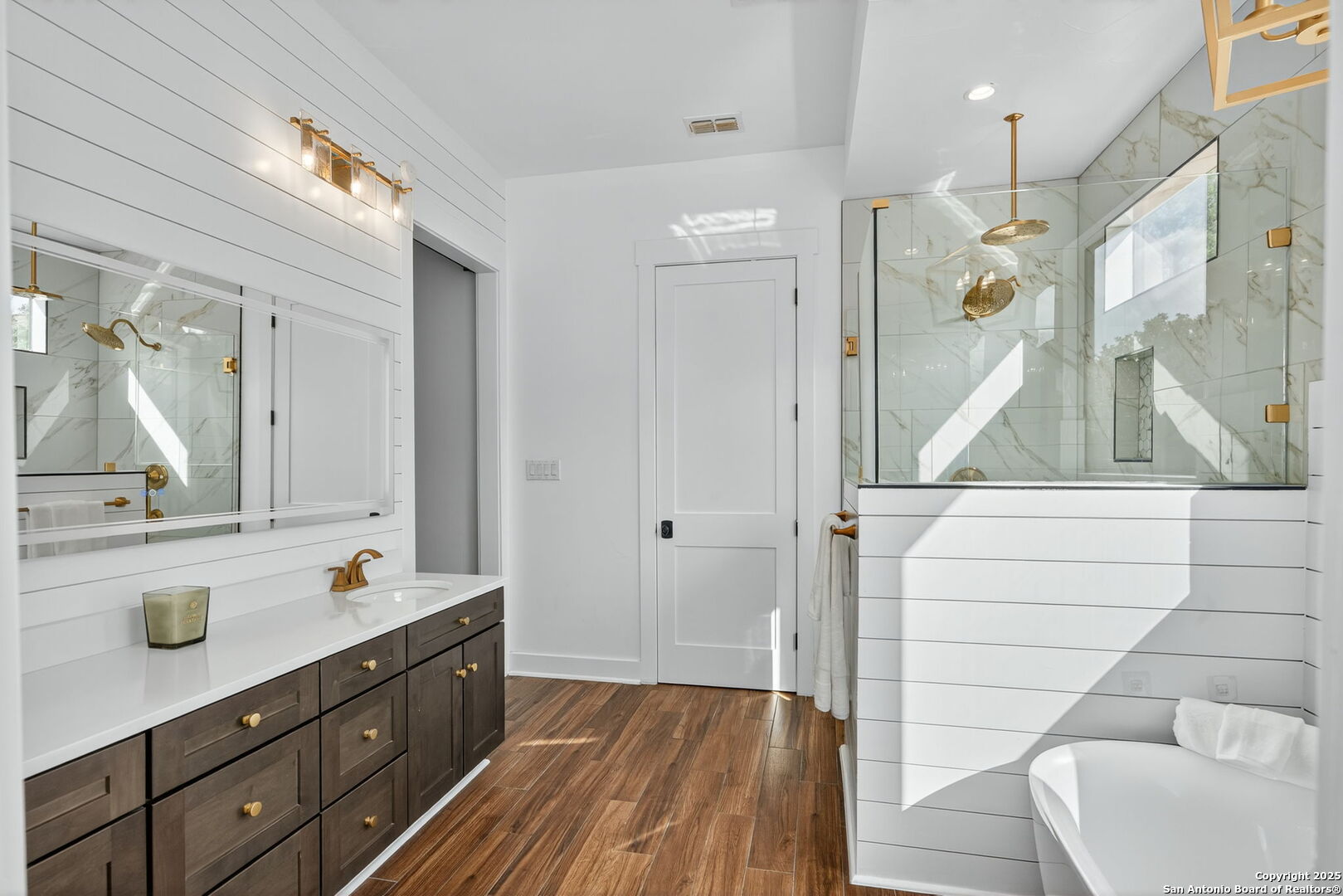 1115 Meadow Stone Court Spring Branch, TX 78070 - Photo 19 of 42 a bathroom with a sink and mirror with bathtub