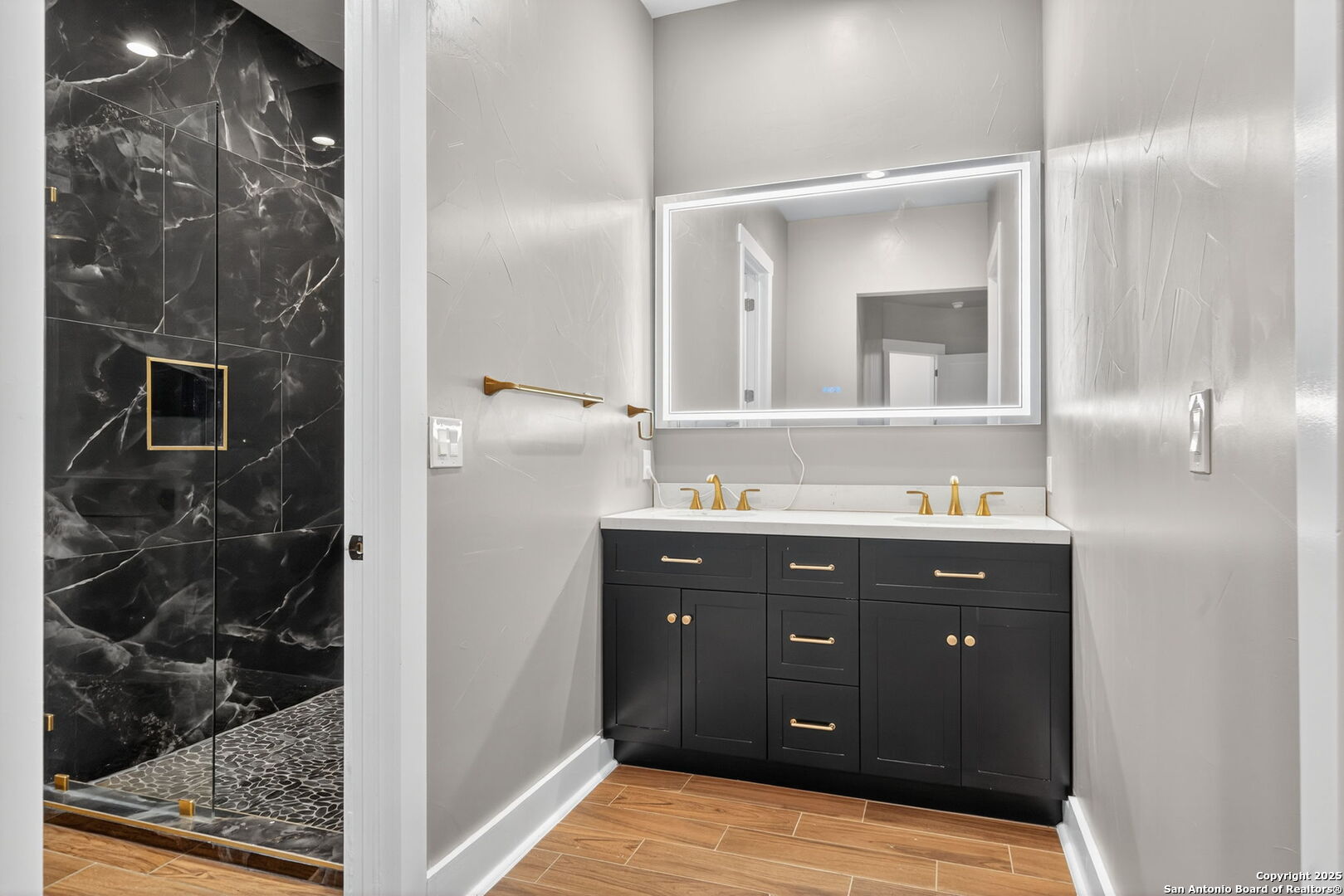 1115 Meadow Stone Court Spring Branch, TX 78070 - Photo 23 of 42 a bathroom with a sink and a mirror