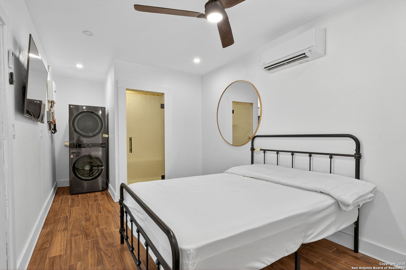 1115 Meadow Stone Court Spring Branch, TX 78070 - Photo 38 of 42 a bed room with a bed mirror and a window