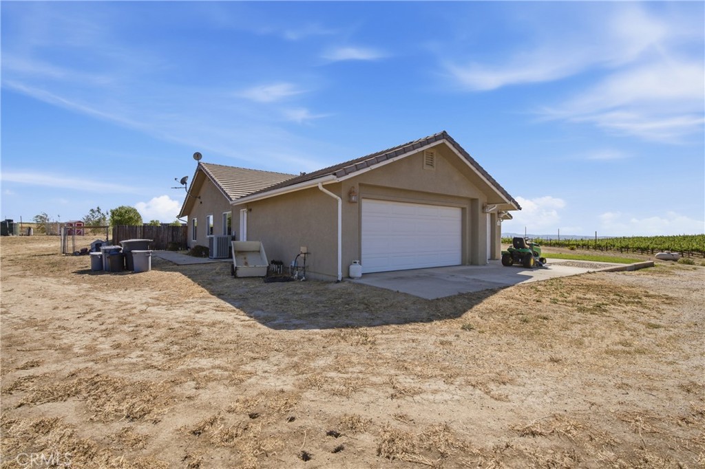 8020 Baron Way Paso Robles, CA 93446 - Photo 5 of 74