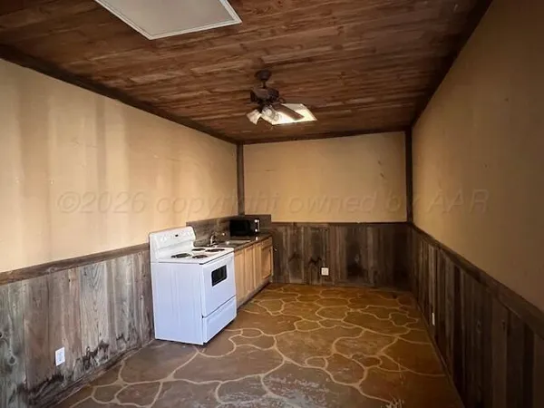 $129,000 | 2001 Grinnell Drive, Perryton, TX 79070
