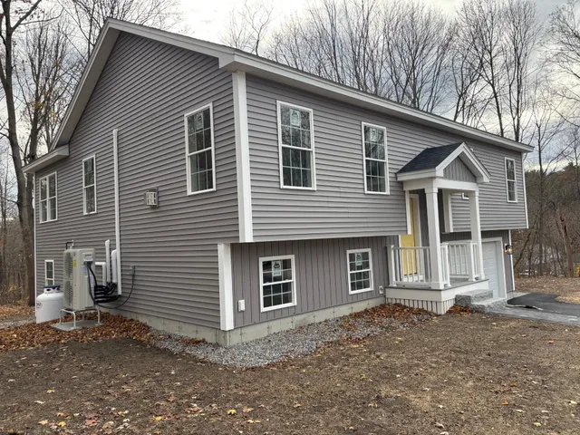 $649,900 | 15 Bartlett Street, Epping, NH 03042