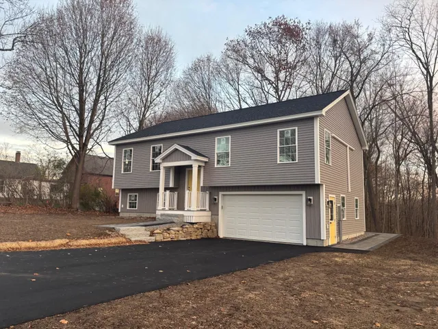 $649,900 | 15 Bartlett Street, Epping, NH 03042