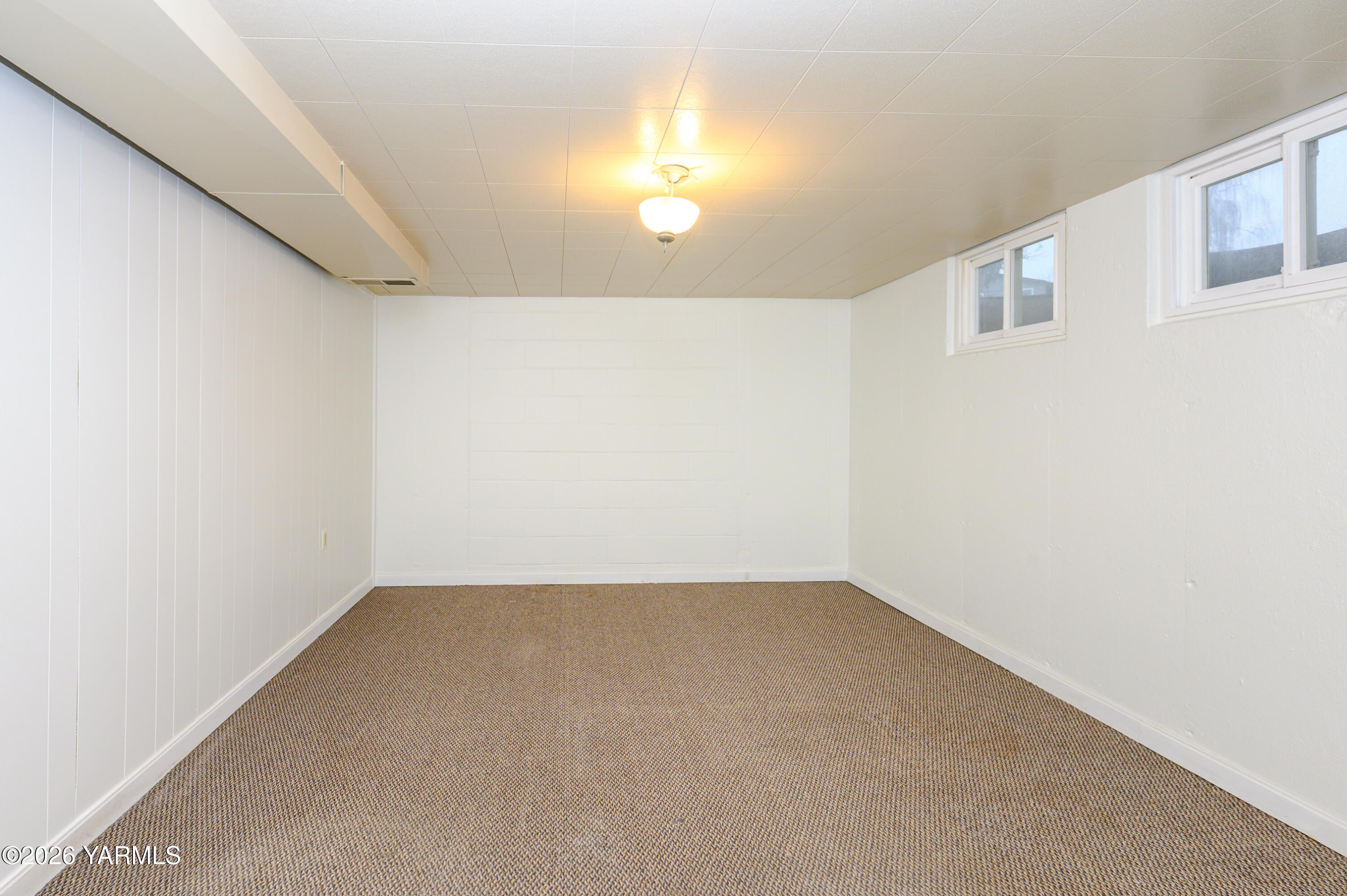 216 North 65th Place Yakima, WA 98908 - Photo 11 of 40 21. Roomdownstairs (1)
