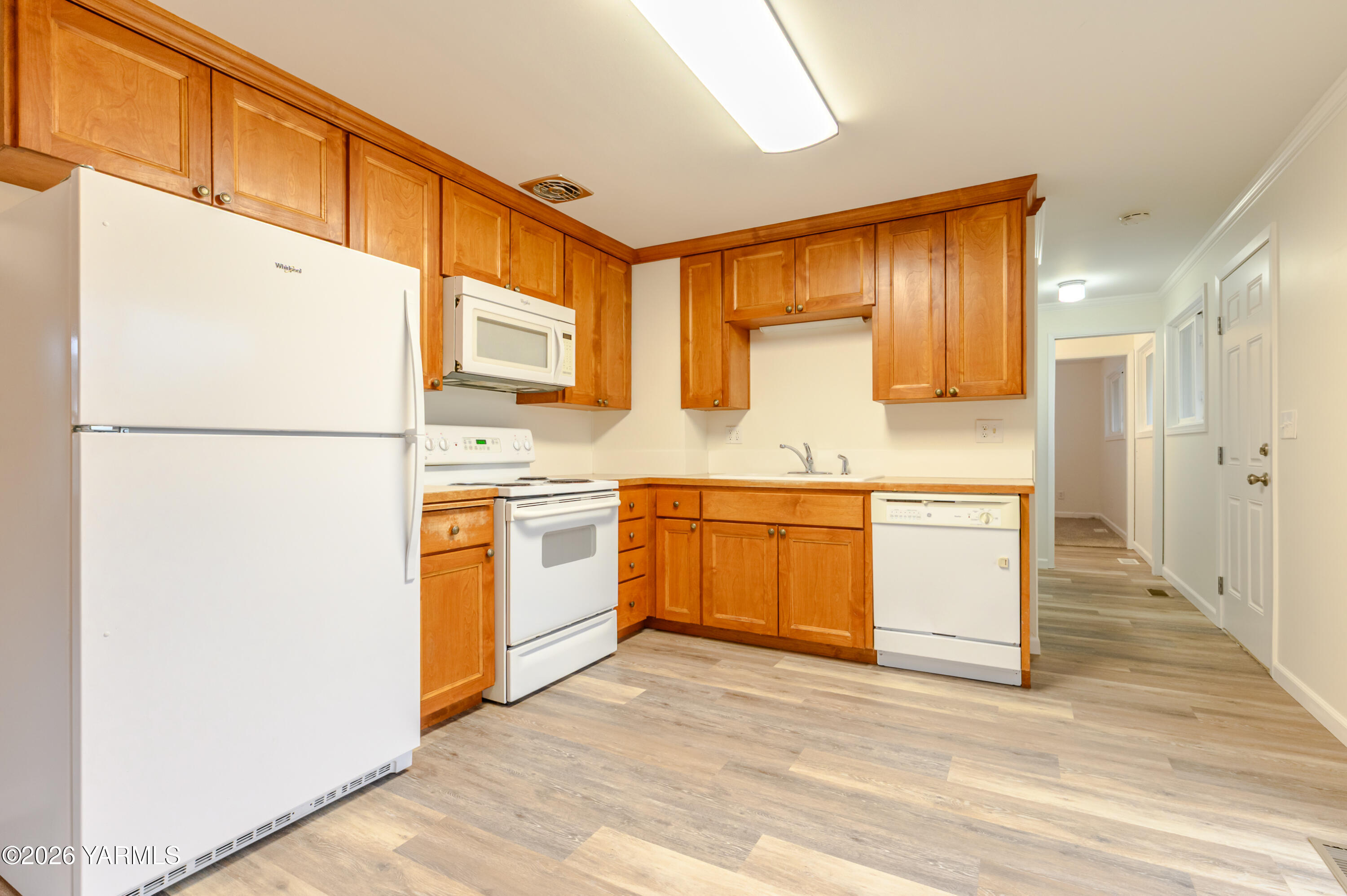 216 North 65th Place Yakima, WA 98908 - Photo 14 of 40 14. Kitchen (1)