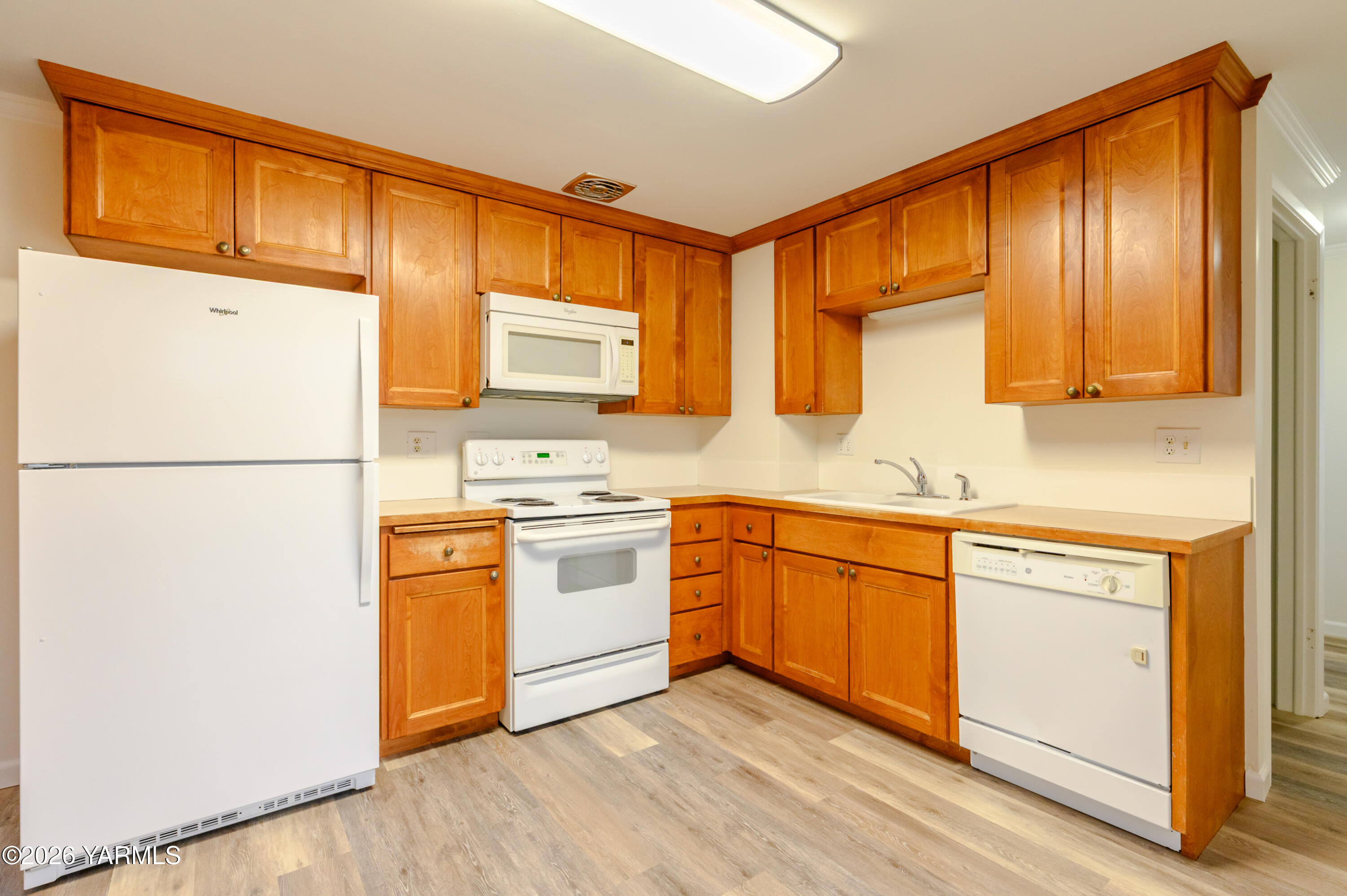 216 North 65th Place Yakima, WA 98908 - Photo 15 of 40 14. Kitchen (2)