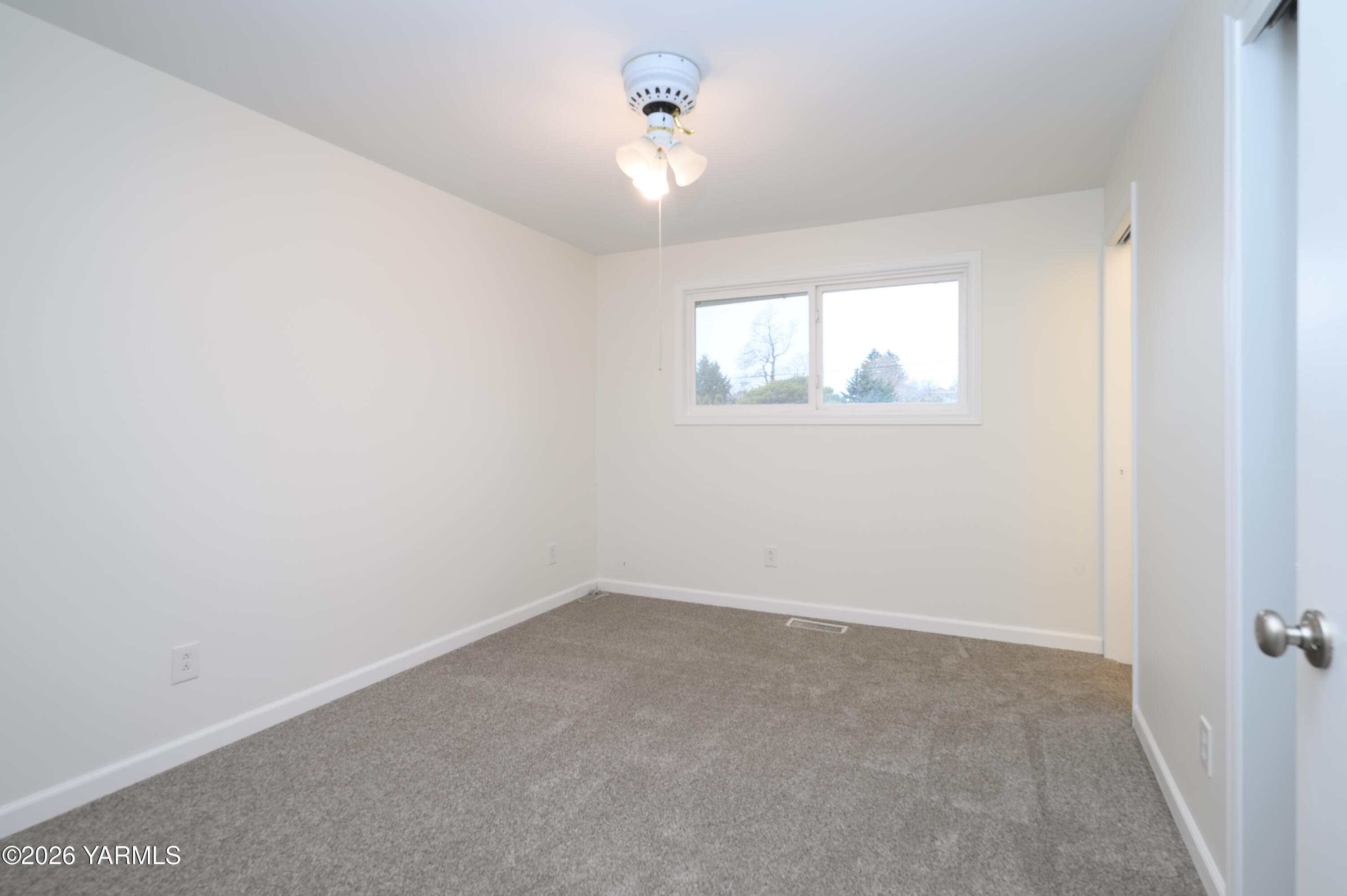 216 North 65th Place Yakima, WA 98908 - Photo 22 of 40 19. Bedroom3 (1)