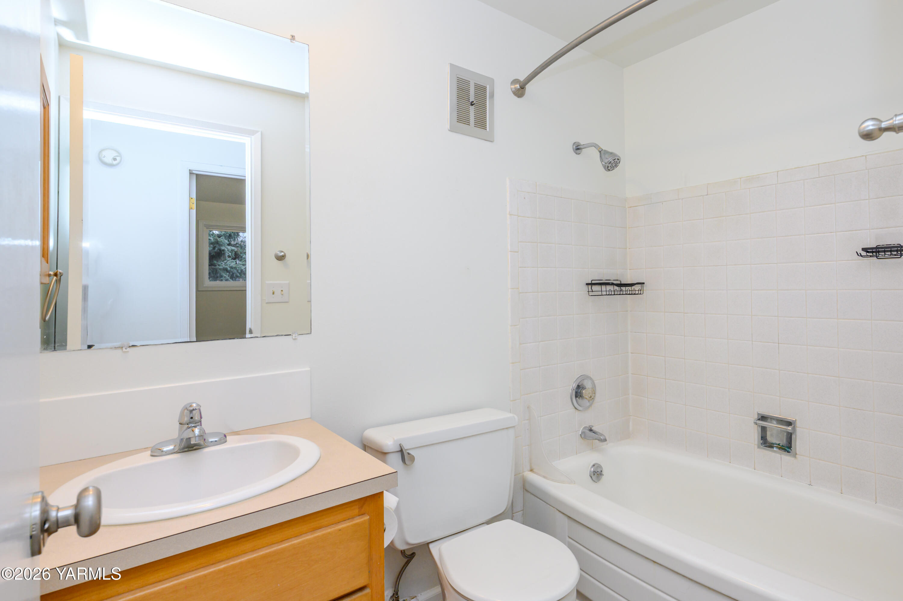 216 North 65th Place Yakima, WA 98908 - Photo 24 of 40 20 Bathroomupstairs 2