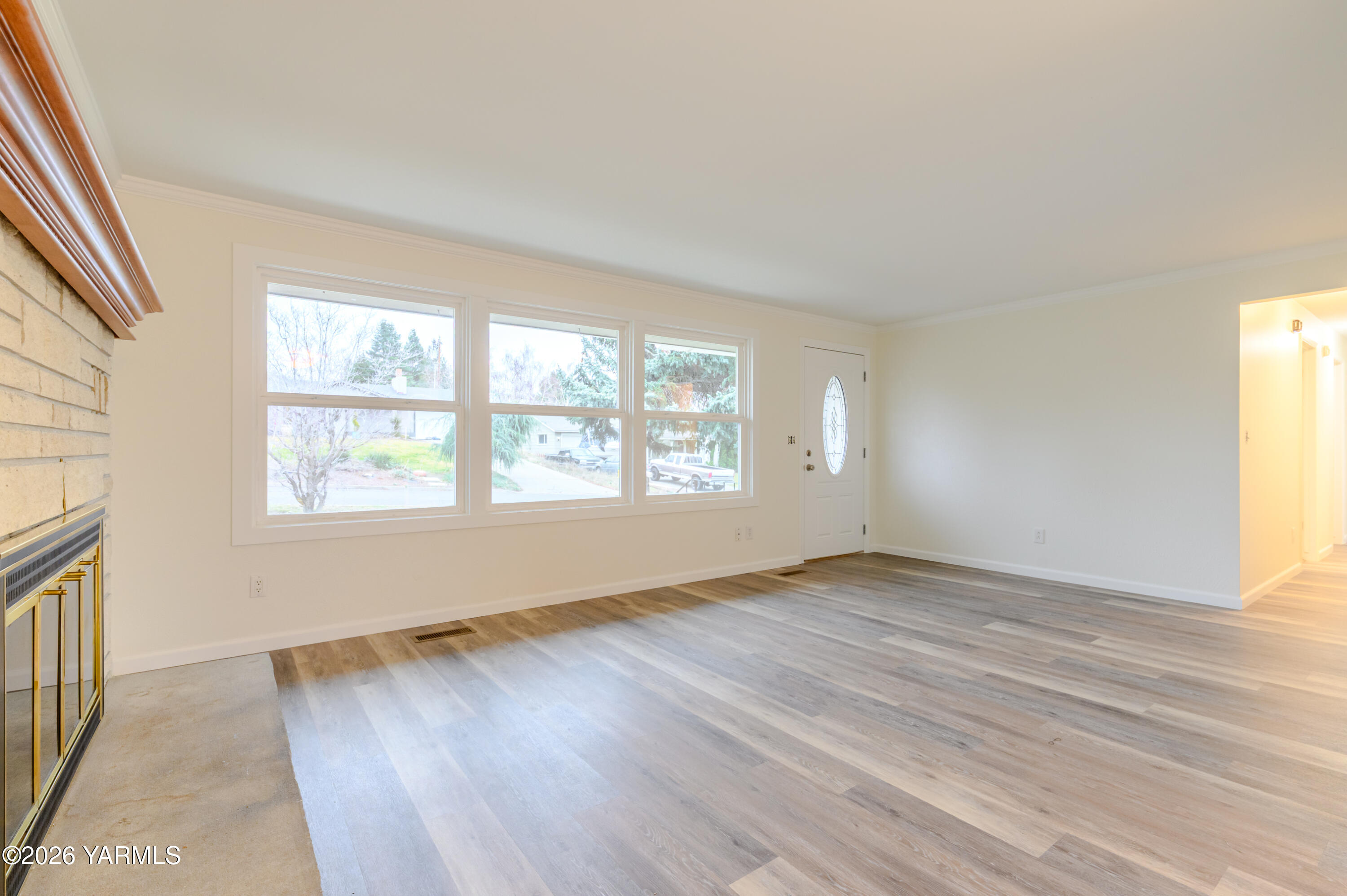 216 North 65th Place Yakima, WA 98908 - Photo 9 of 40 10. Livingroom