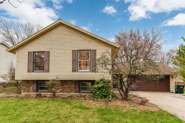$499,000 | 125 Deerpath Drive, Vernon Hills, IL 60061