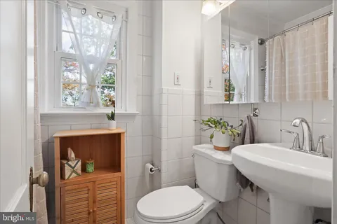 $365,000 | 1401 South Barton Street, Unit 231, Arlington, VA 22204