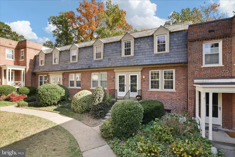 $365,000 | 1401 South Barton Street, Unit 231, Arlington, VA 22204