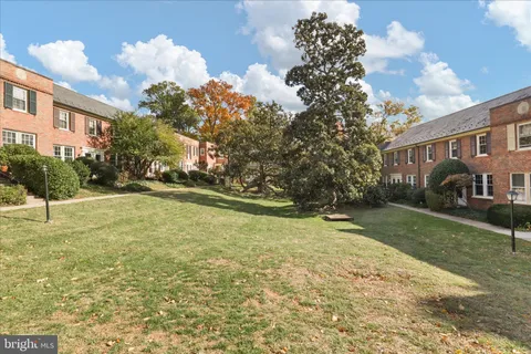 $365,000 | 1401 South Barton Street, Unit 231, Arlington, VA 22204