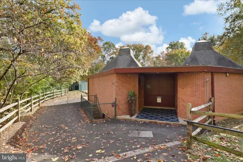 $365,000 | 1401 South Barton Street, Unit 231, Arlington, VA 22204