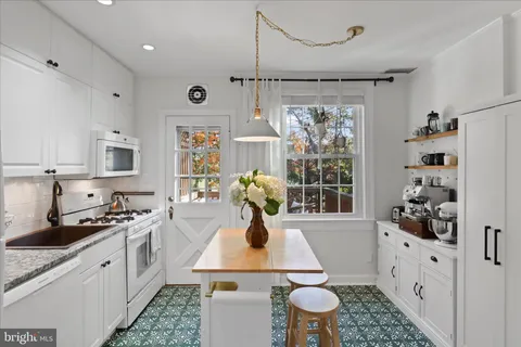 $365,000 | 1401 South Barton Street, Unit 231, Arlington, VA 22204