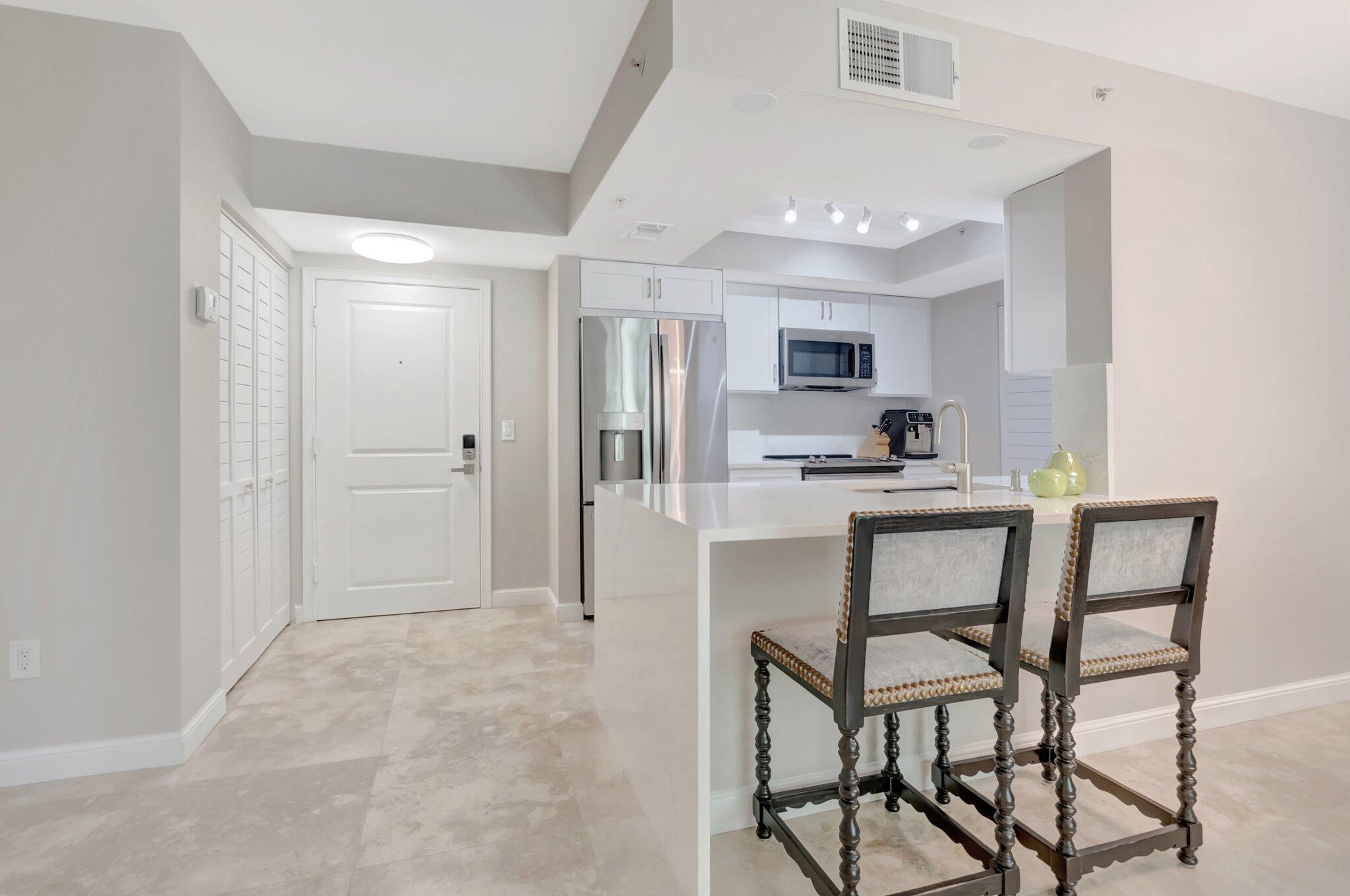 99 Southeast Mizner Boulevard, Unit 636 Boca Raton, FL 33432 - Photo 4 of 39 3-web-or-mls-DSC_0536